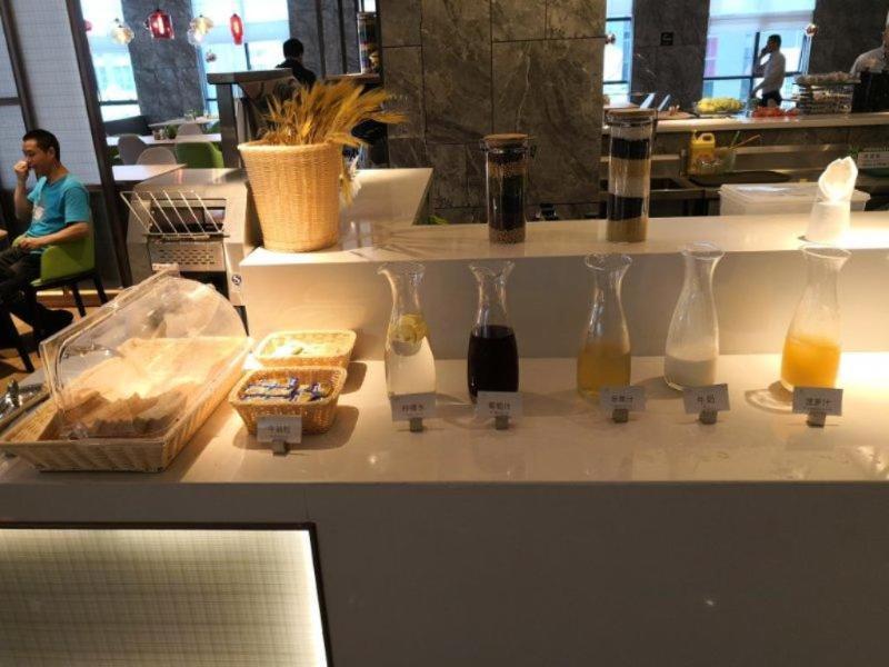 Shenzhen Bantian Huaweizhongcheng Atour Hotel Eksteriør billede